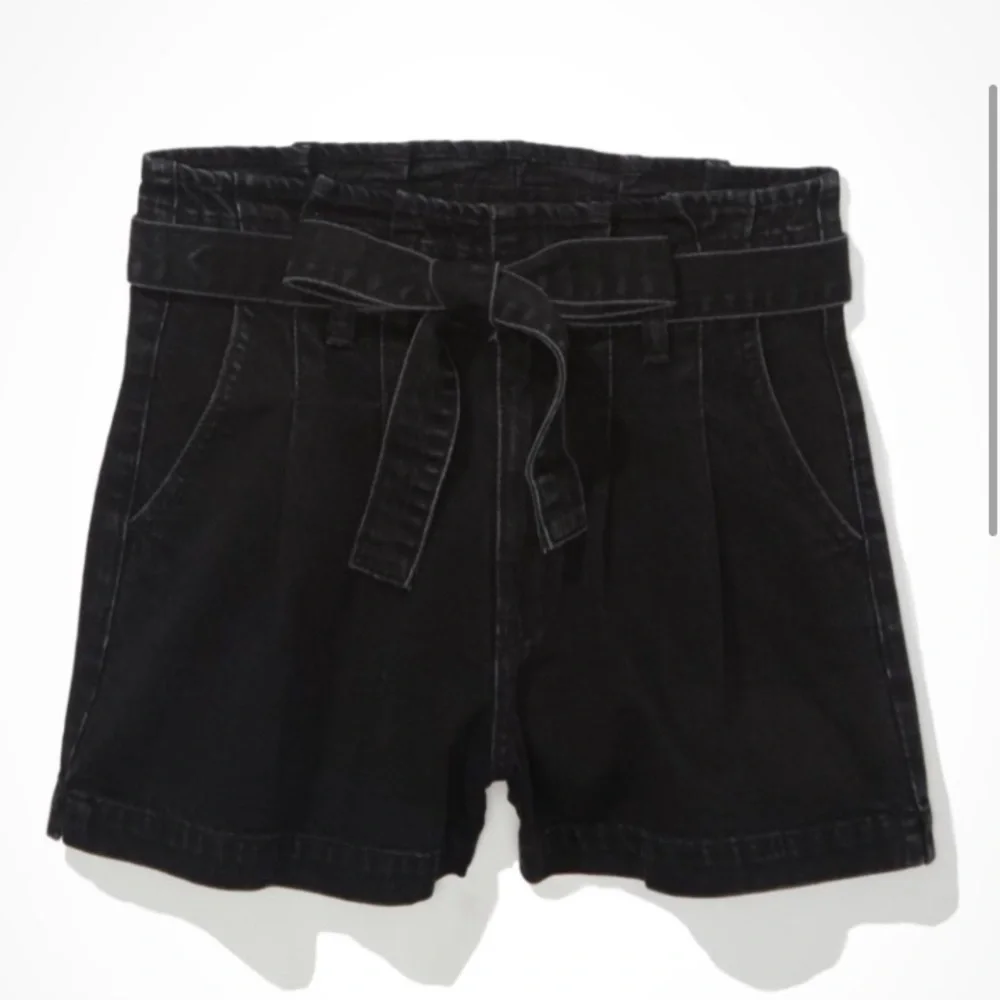 AE Paperbag Denim Mom cotton Short, high rise with belt, Onyx Black, size 6 - Picture 3 of 8
